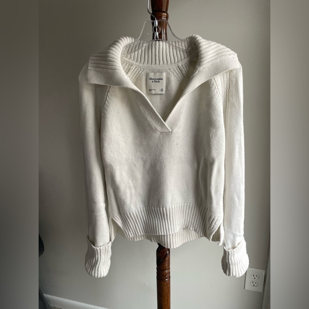 Abercrombie & Fitch White V-Neck Sweater